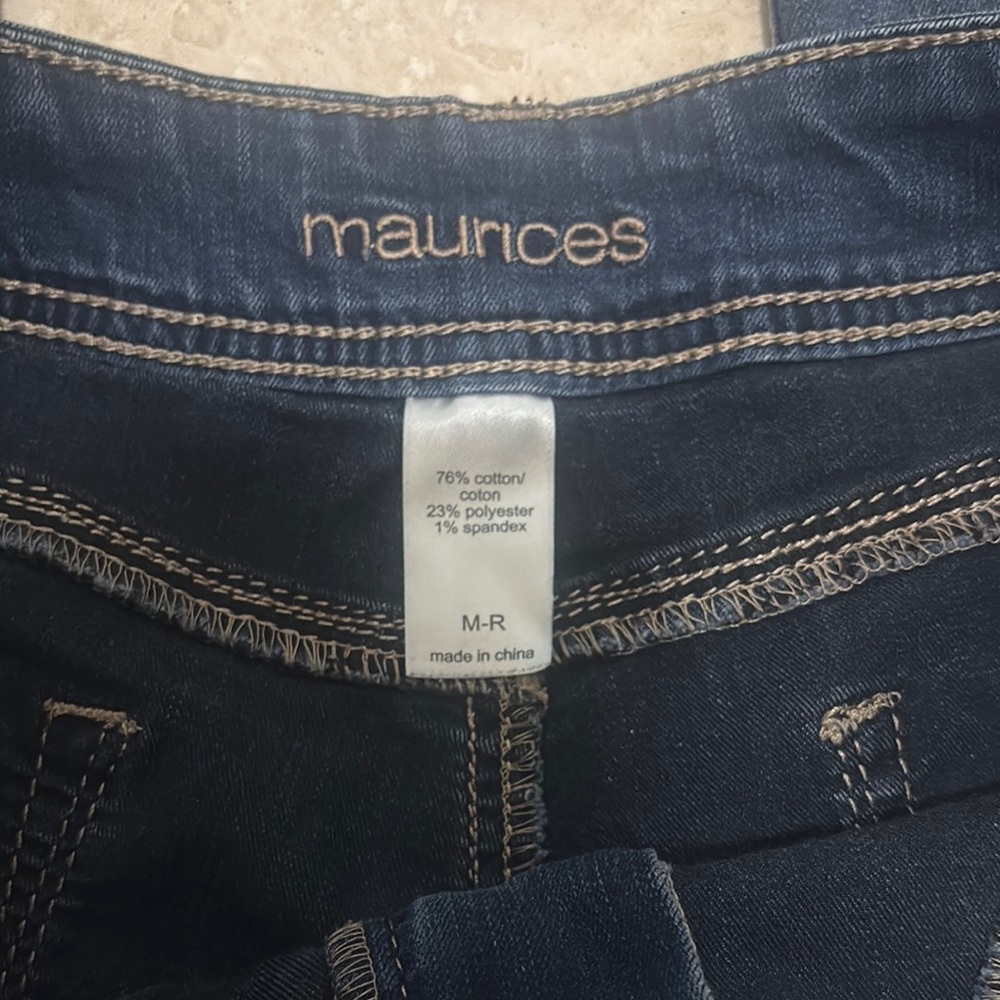 Maurices Dark Wash Cropped capri pants size M-R woman’s size 8-10 - Picture 2 of 4